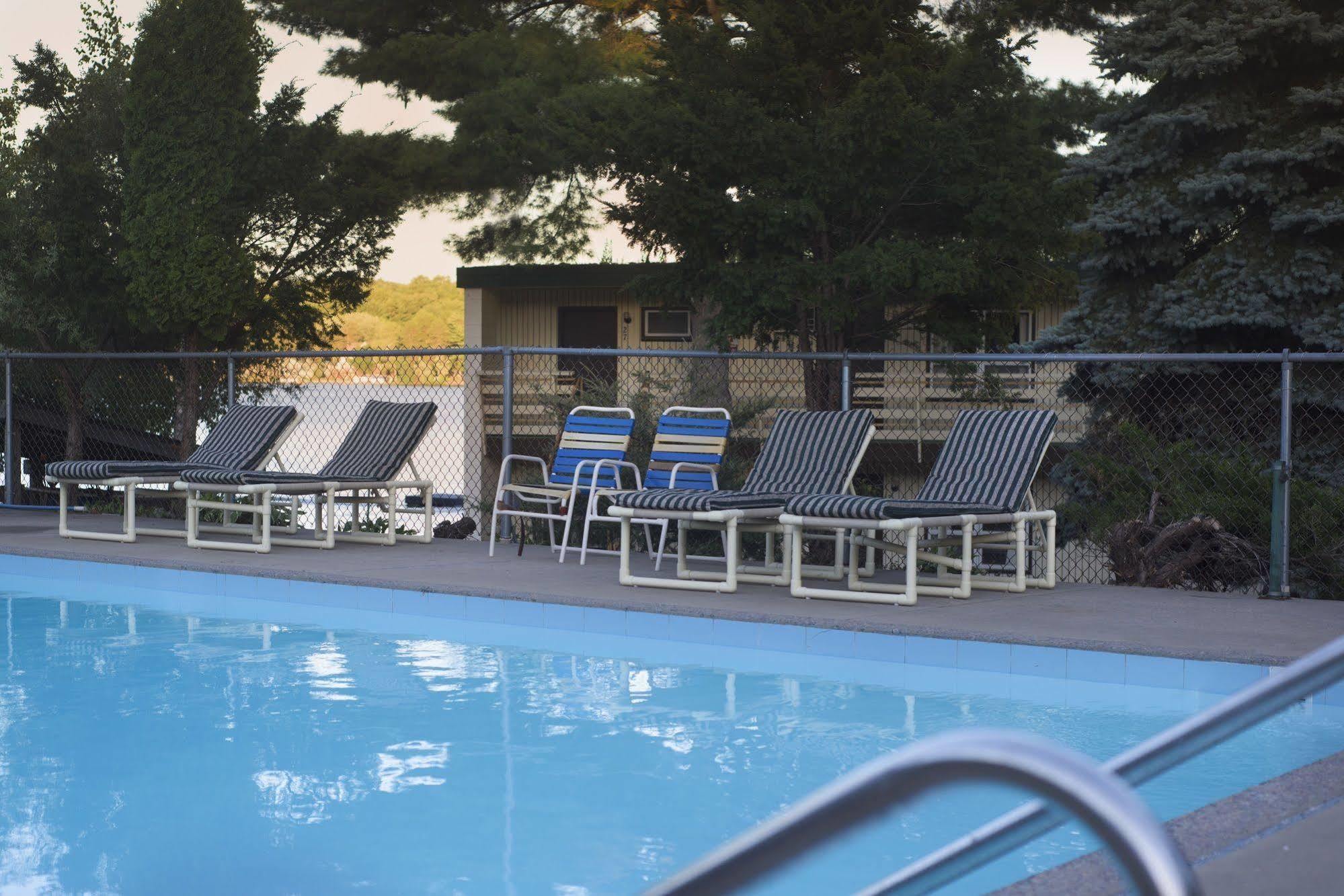 Delton Oaks Resort Motel Wisconsin Dells Exterior photo
