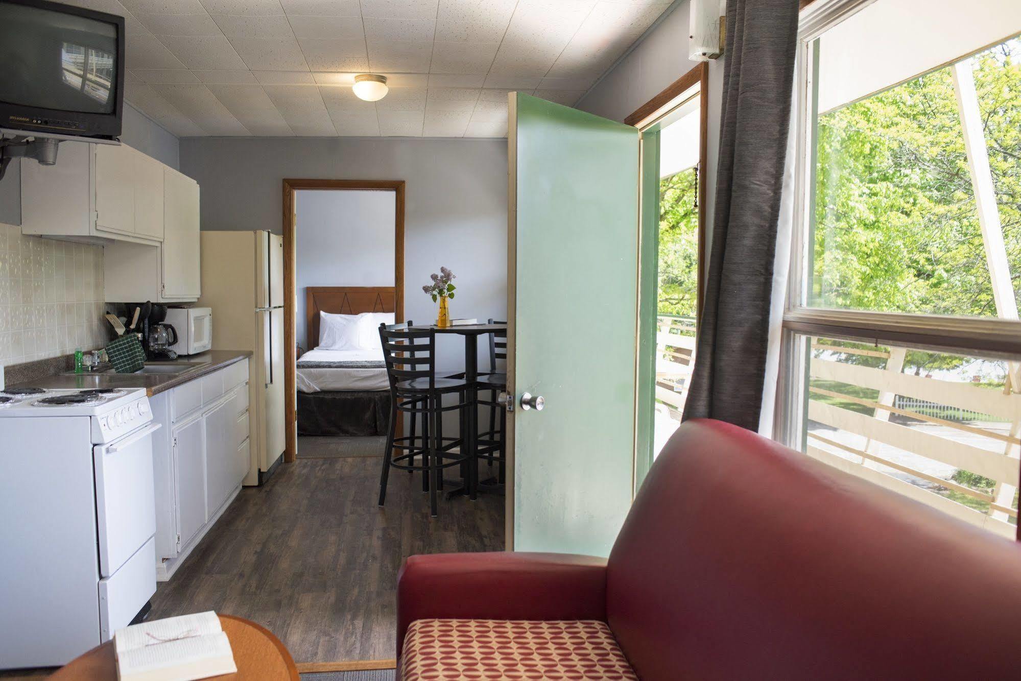 Delton Oaks Resort Motel Wisconsin Dells Exterior photo